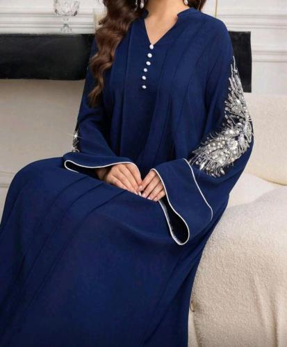 جلابية رمضانية بياقة حرف V بأكمام طويلة مزينة بالؤ...