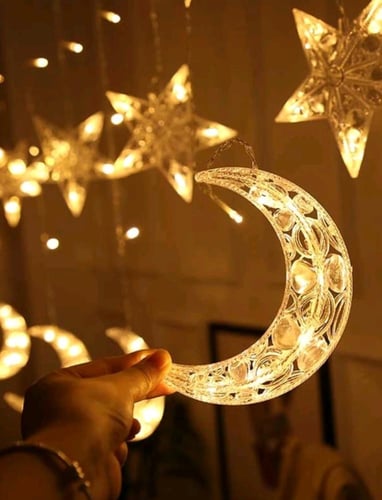 إضاءة ستارة بأشكال نجوم وهلال باضاءة صفراء