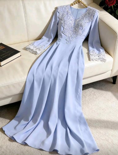 جلابية نسائية بأكمام طويلة وبياقة حرف V مزينة بطرز...