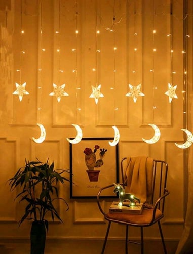 إضاءة ستارة بأشكال نجوم وهلال باضاءة صفراء
