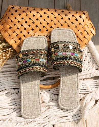 بوكس الشتاء الجديد عبارة عن 8 قطع