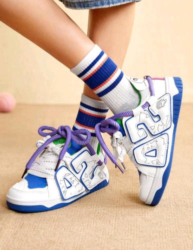 حذاء رياضي نسائي