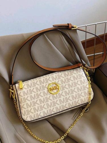 حقيبة نسائية مع حزام قابل للتعديل مزينة بالحروف وا...