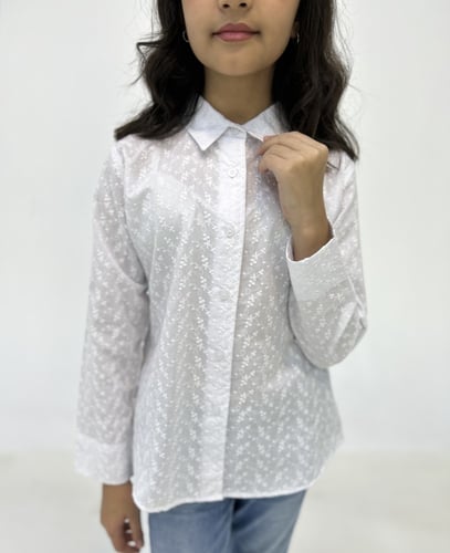 بلوزة إزاري المدرسية مزينة بأزهار صغيرة E010