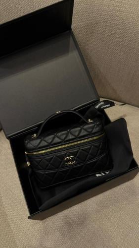 شنطة CHAN vanity