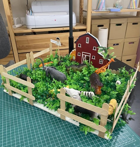 مجسم مزرعة الحيونات