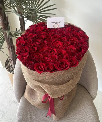 دفء الحب، بوكيه ورد أحمر طبيعي