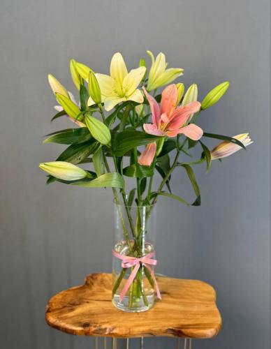 الليليوم والكزابلانكا، فازة ورد طبيعي فاخرة