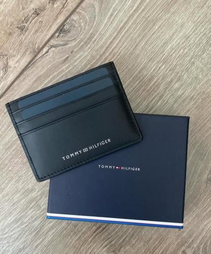 محفظة بطاقات تومي هيلفيقر الأصلية بتصميم أنيق ونحي...