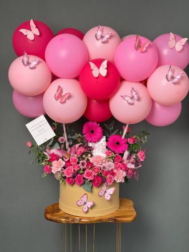 هدية مولودة ستاند بتصميم فاخر ولمسة احتفالية