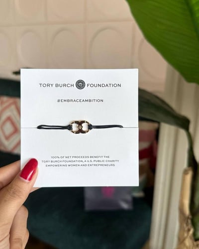 إسوارة فخمة مع تنسيق ورد