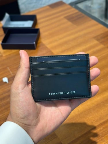 محفظة بطاقات تومي هيلفيقر الأصلية بتصميم أنيق ونحي...
