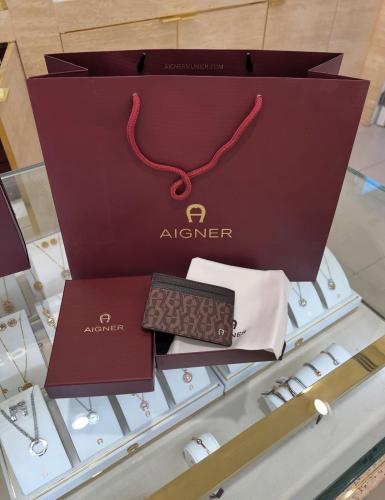 محفظة بطاقات رجالية فاخرة من اقنر