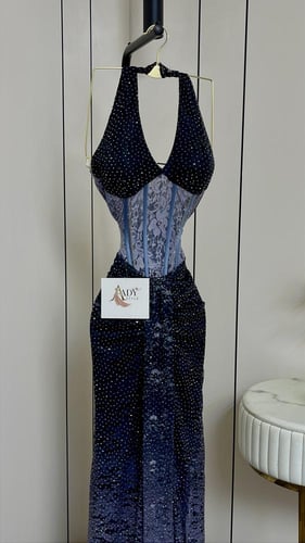 فستان كحلي ناعم