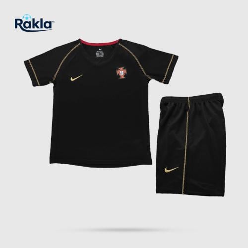 طقم منتخب البرتغال 2011 أعمار صغيرة