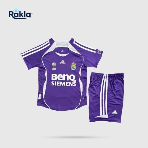 طقم ريال مدريد 2006 (أعمار صغيرة)