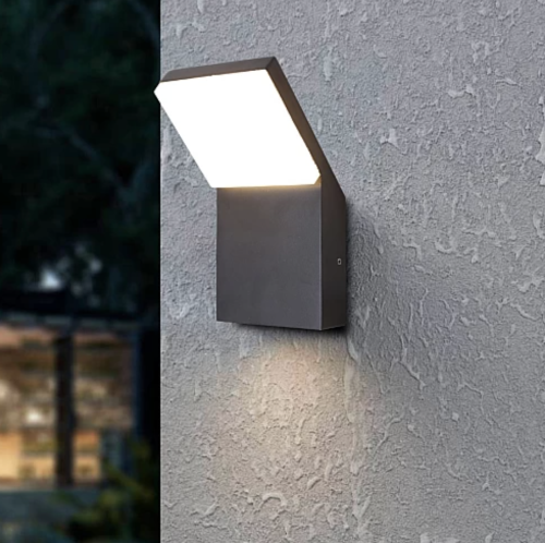 كشاف بوابة اسود مع لون الانارة اصفر 12 واط