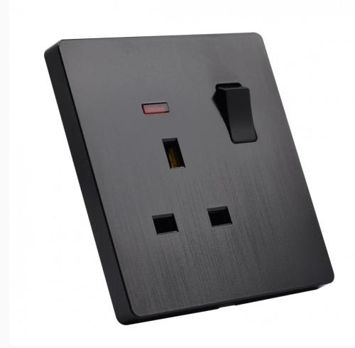 فيش بمفتاح 13 امبير مفرد بيانو أسود 7*7