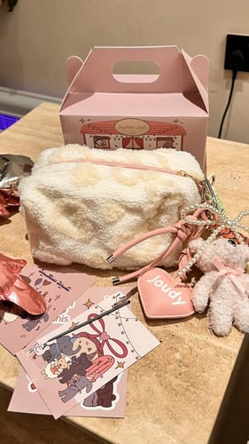 شنطة قلوب باللون الابيض (بدون تعليقة)