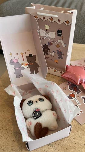 ميدالية قطة (ابيض)