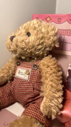 دميه مع بدلة