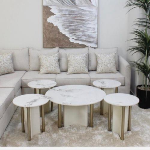Coffee table in the middle of 5-piece ceramic