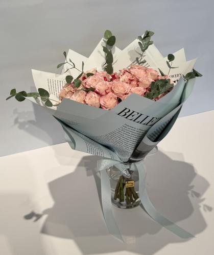فازه مع ورد طبيعي