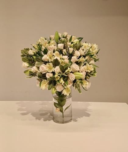 ورد طبيعي مع فازه