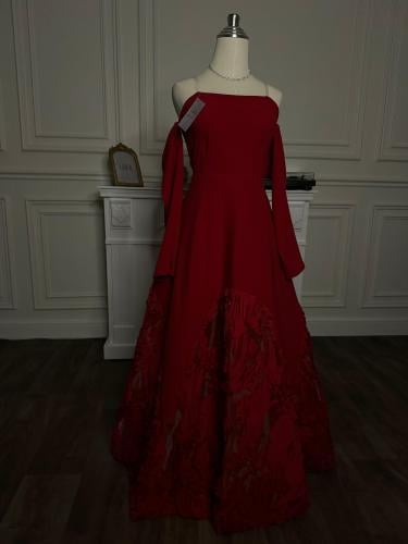 جوليا الاحمر