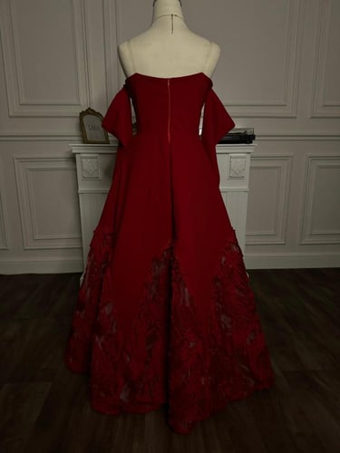 جوليا الاحمر