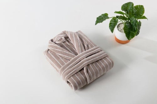 روب استحمام فاخر بخامة ناعمة وامتصاص عالي — مثالي...