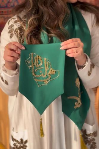 وشاح تطريز و شك كريستال حسب الطلب