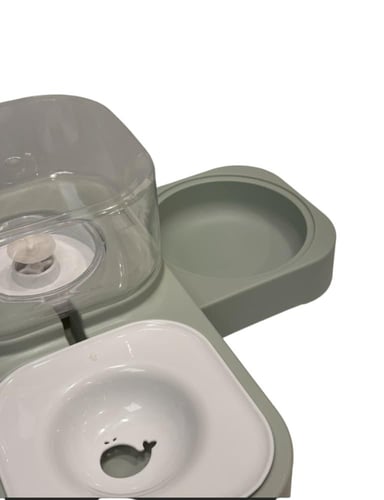 حافظة ماء مع وعاء لشرب الماء مزود بفلتر