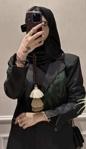 عباية نجديه بتطريز شكل نخله