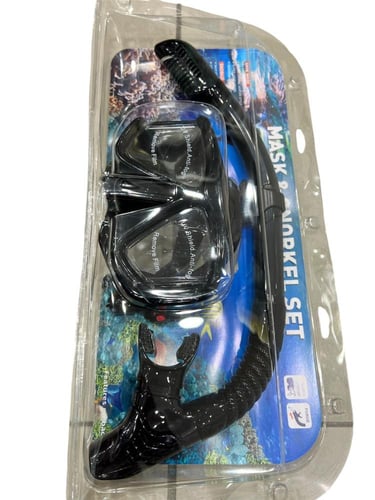 نظارة غوص مع سنوركل