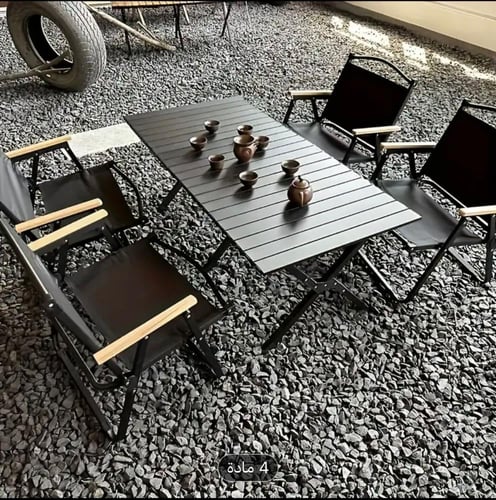 طاولة رحلات لون اسود مع 4 كراسي لون بيج
