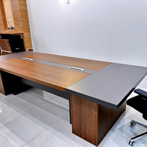 طاولة اجتماعات