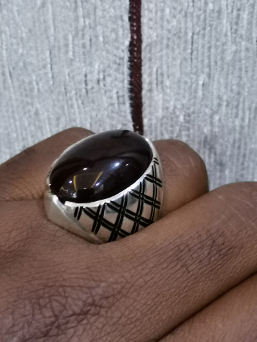 خاتم الفضة بحجر عقيق يماني كرزي بصياغة الأستاذ امي...
