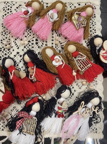 الدمى الحمراء