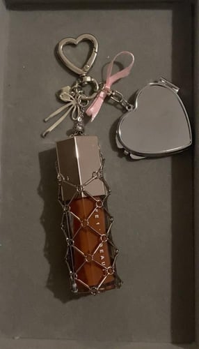 سلسلة الحقيبة مع ملمع الشفاه ومرأ/ذهبي وفضي