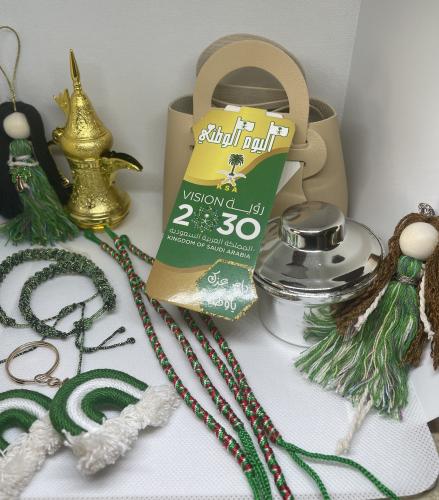 اكسسوارات اليوم الوطني.. نحلم ونحقق