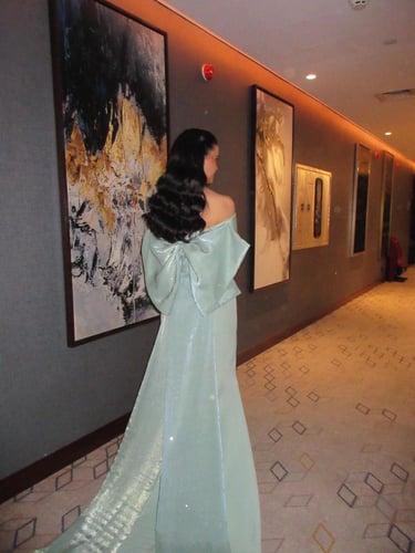 فستان الفراشة باللون الأخضر