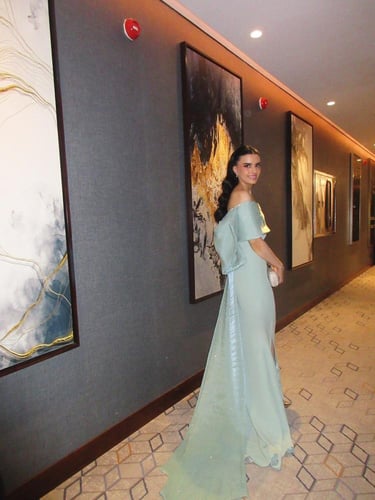 فستان الفراشة باللون الأخضر