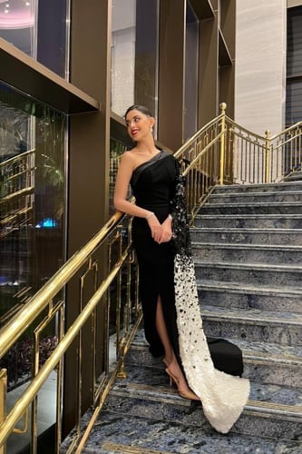 فستان السهرة بالشك اليدوي