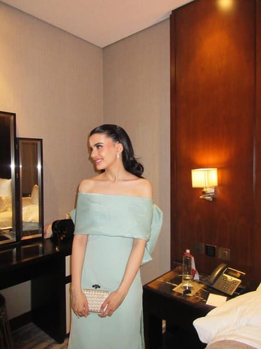 فستان الفراشة باللون الأخضر