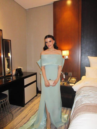 فستان الفراشة باللون الأخضر