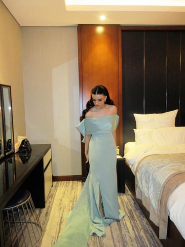 فستان الفراشة باللون الأخضر