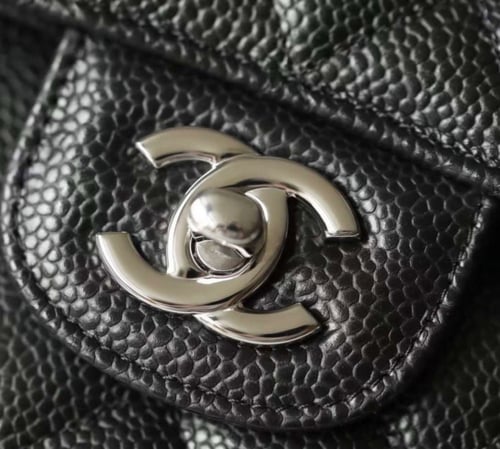 شانيل كلاسك هارد فضي مقاس 25 cm