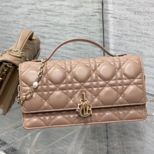 ليدي كلاتش مقاس 21 cm