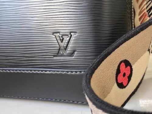 لوي فيتون مقاس 23.5 cm